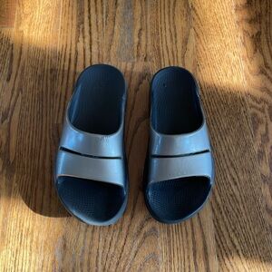 OOFOS slides size 8 / EU39